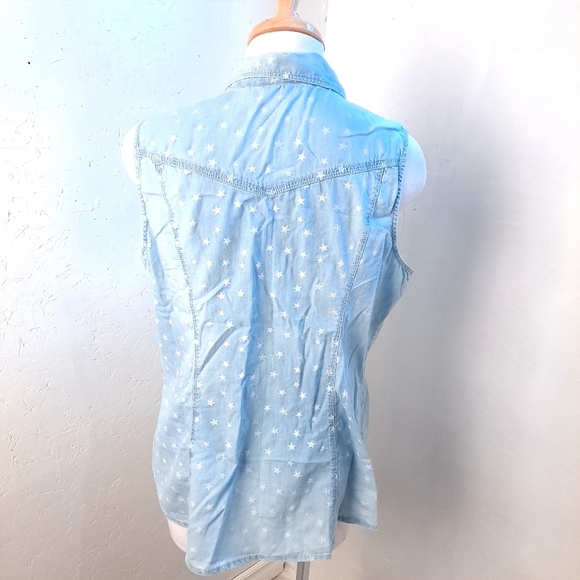 GUESS | Pastel faded blue & white stars sleevless collared button up shirt - Picture 4 of 9